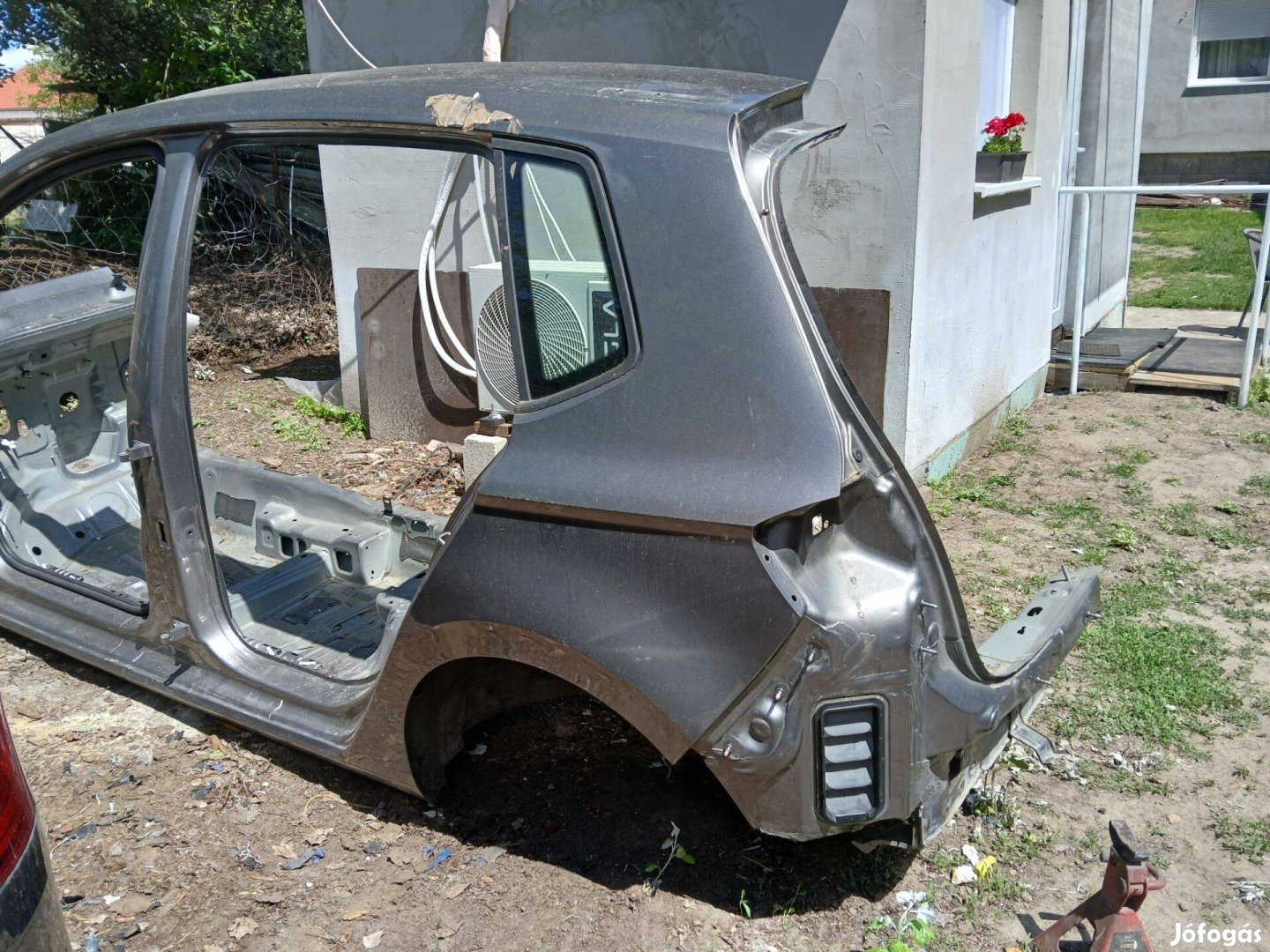 Volkswagen Sportsvan bal hátsó negyed, sárvédő