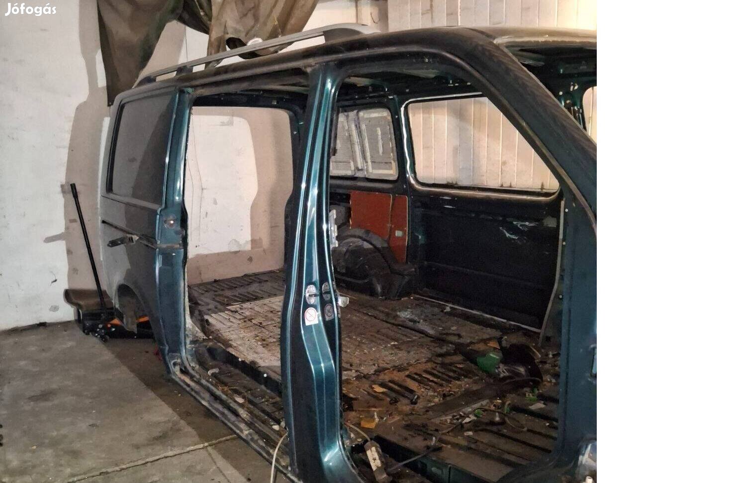 Volkswagen T5 2008évjárat caravell alkatrészei bontásból