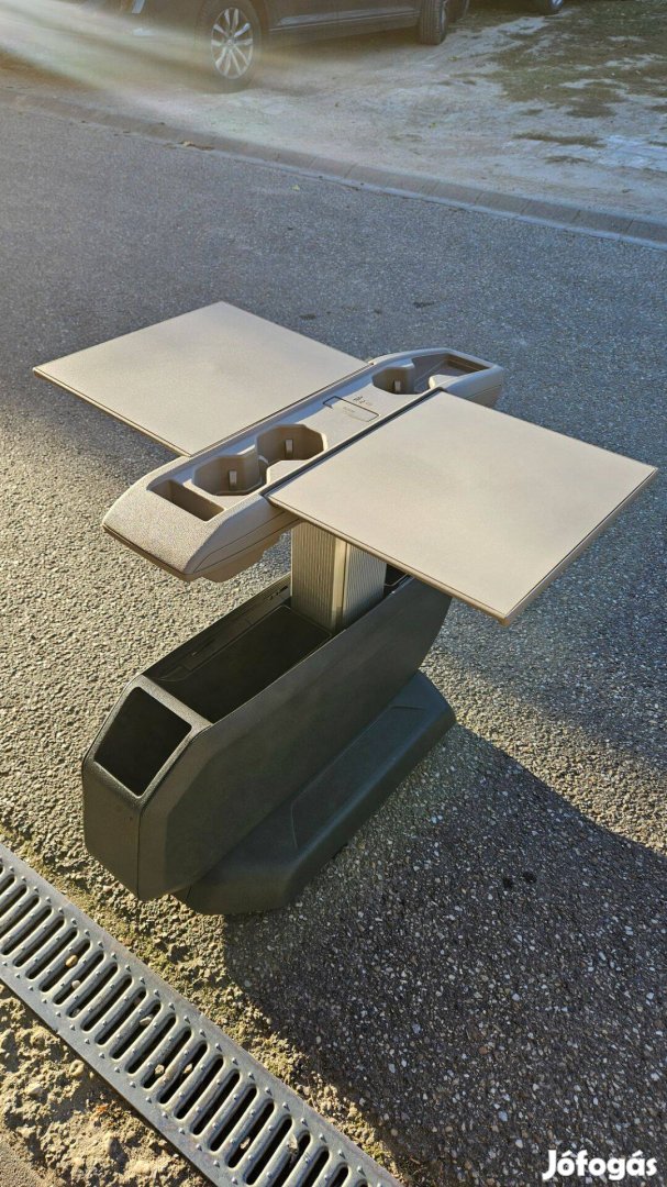 Volkswagen T7 Multivan asztal