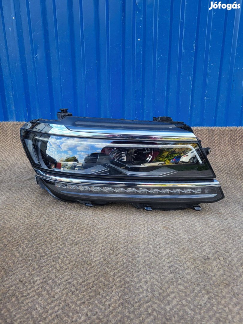 Volkswagen Tiguan 2016- gyári 5NB941082A jobb LED fényszóró