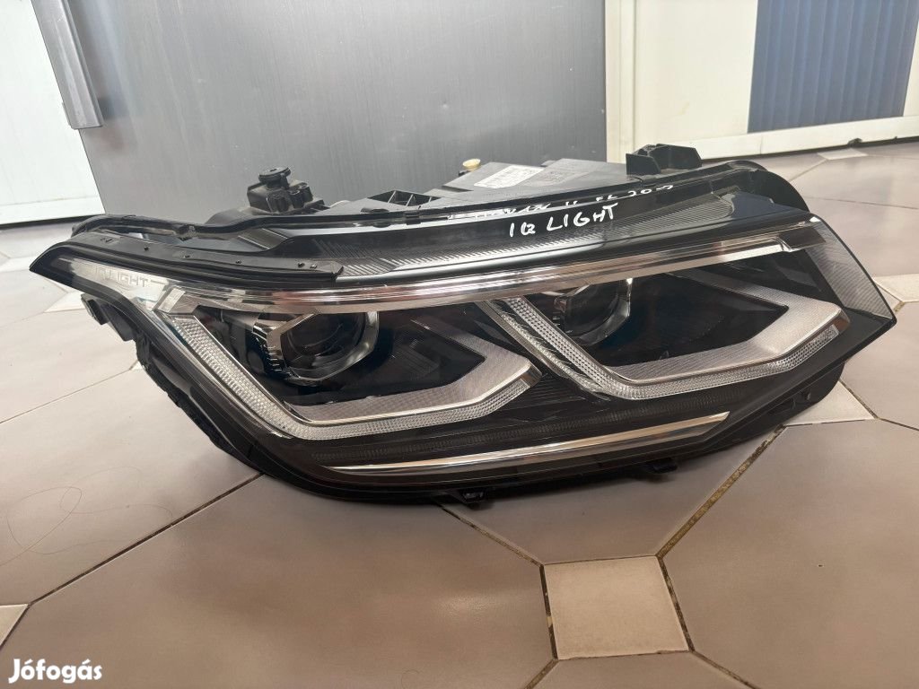Volkswagen Tiguan IQ.Light jobb fényszóró 5NB941082H