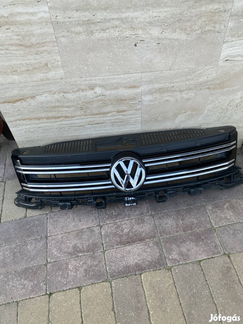 Volkswagen Tiguan hűtőrács szép állapotban