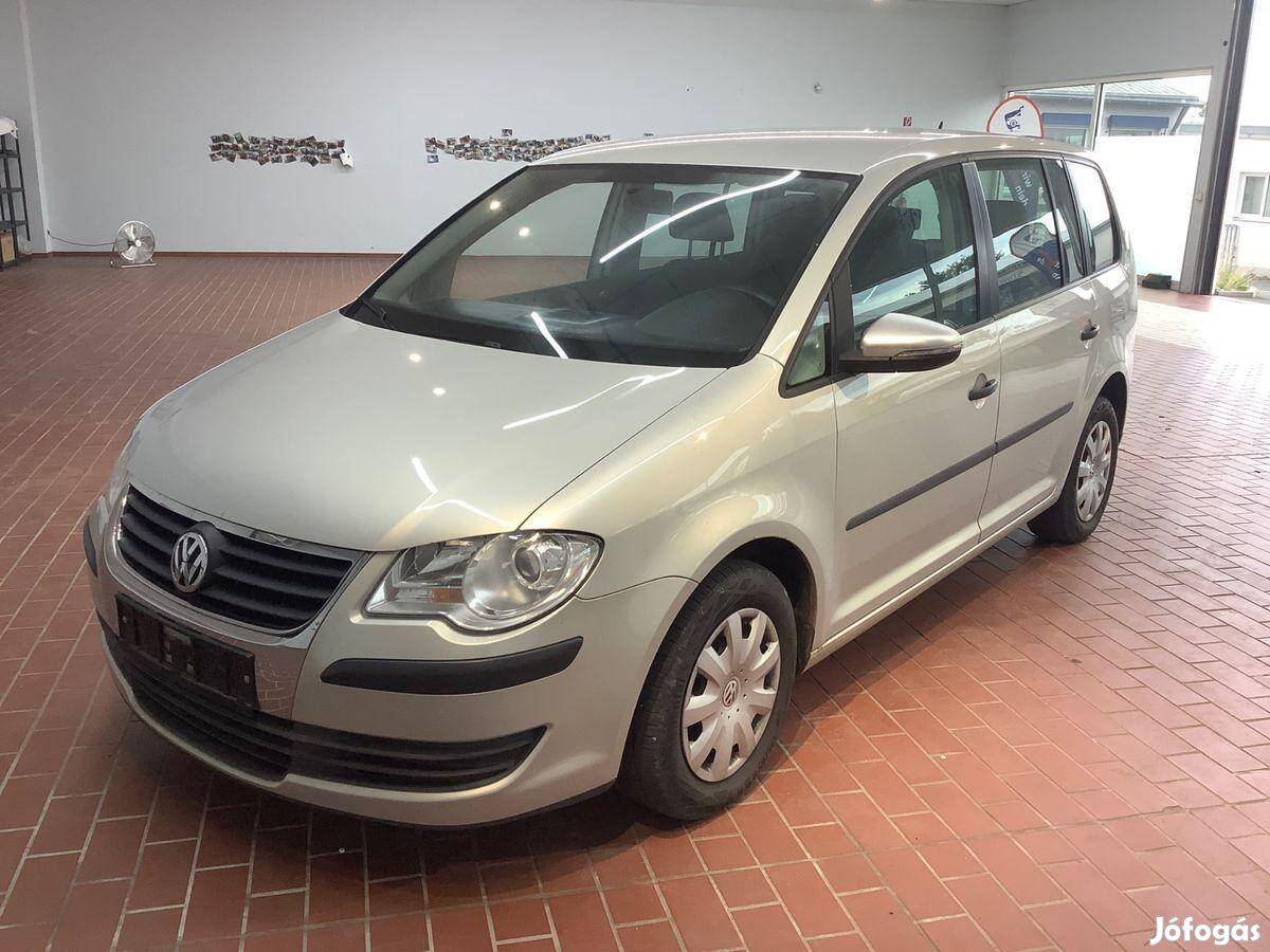 Volkswagen Touran 1.4 TSi Conceptline 3 év kite...