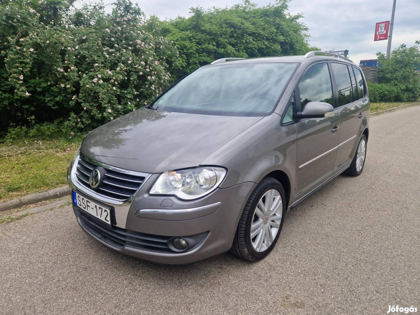 Volkswagen Touran 1.4 TSi Highline DSG Navi PDC...