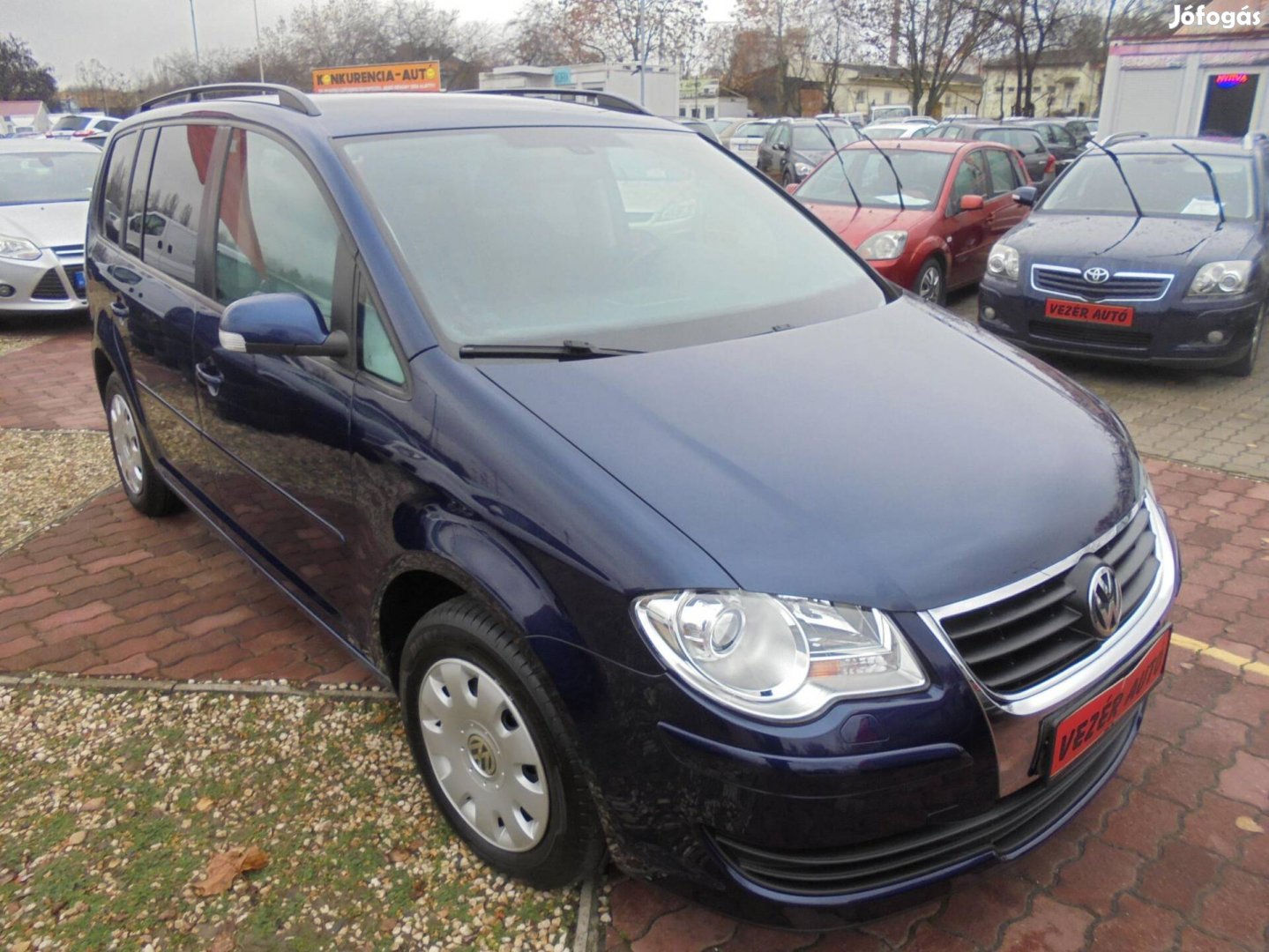 Volkswagen Touran 1.6 Conceptline 7 Személyes T...