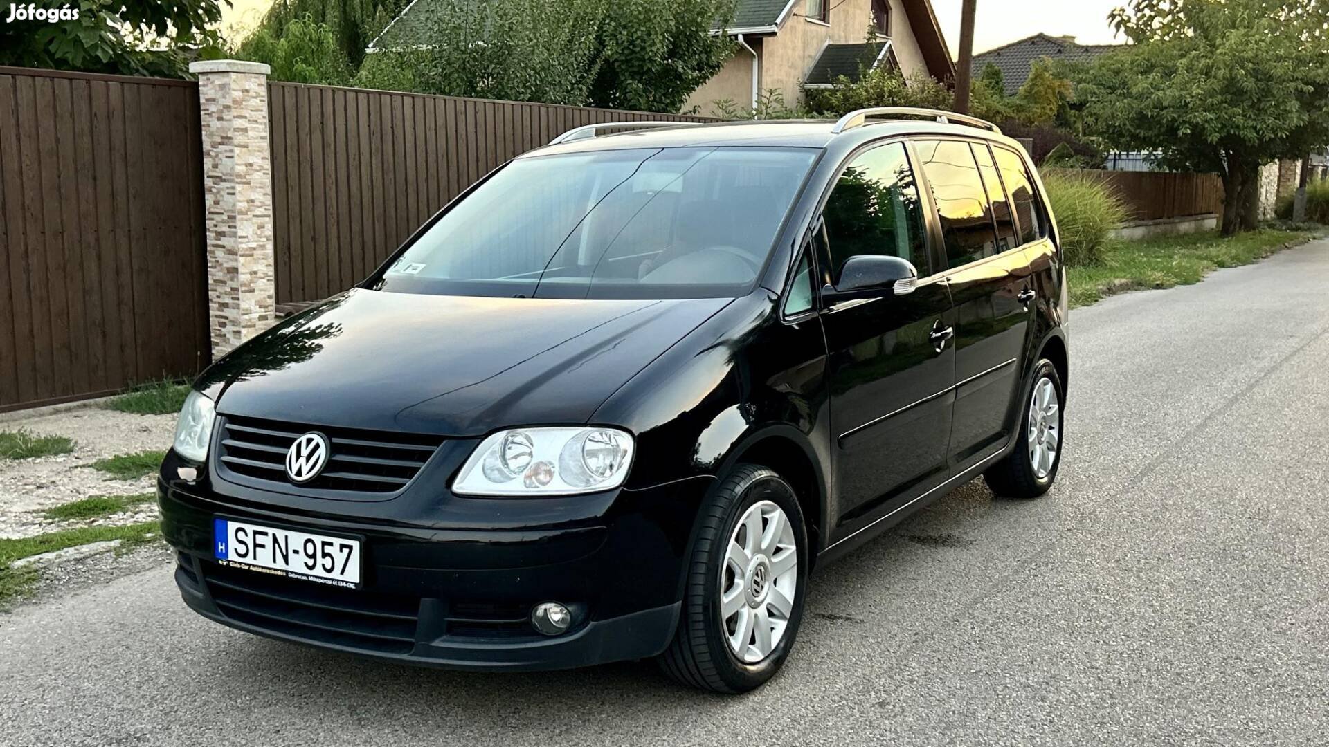 Volkswagen Touran 1.6 FSI Highline Végig vezete...