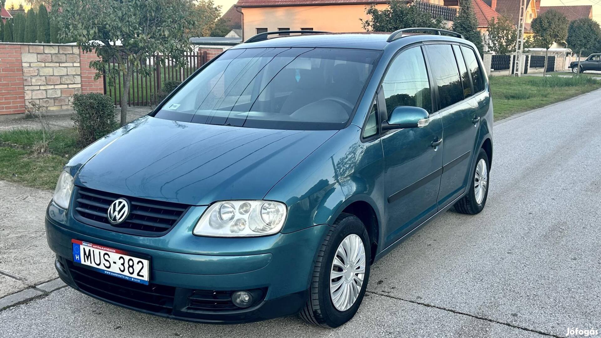 Volkswagen Touran 1.6 FSI Trendline 7 személyes...