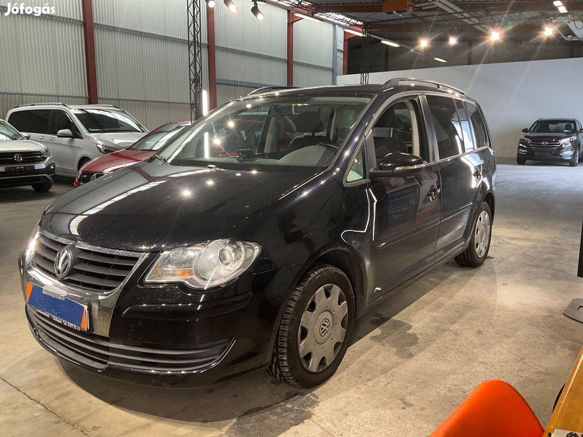 Volkswagen Touran 1.6 Trendline 7 személyes . 3...