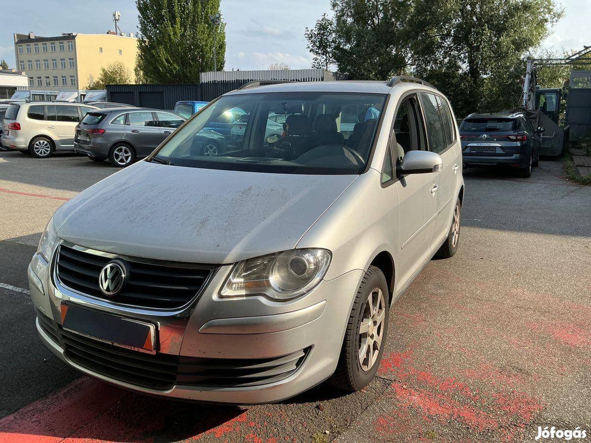 Volkswagen Touran 1.6 Trendline Family 7 személ...