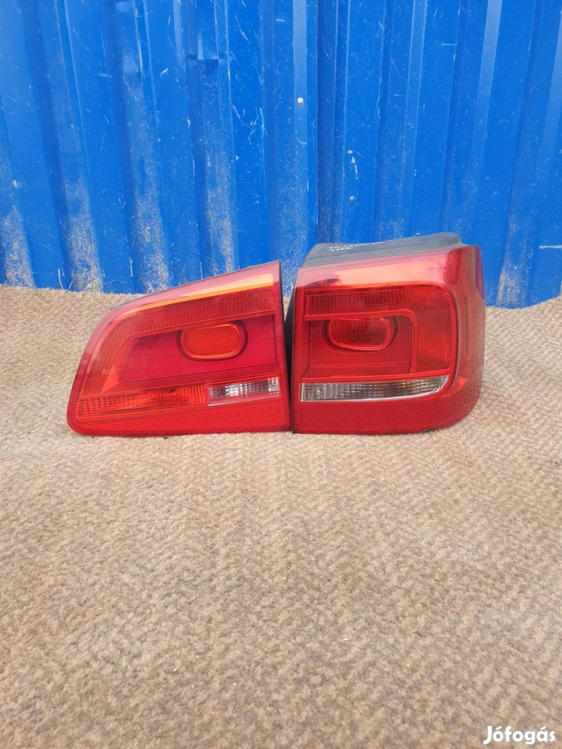 Volkswagen Touran gyári 1T0945094A Hella jobb hátsó belső lámpa