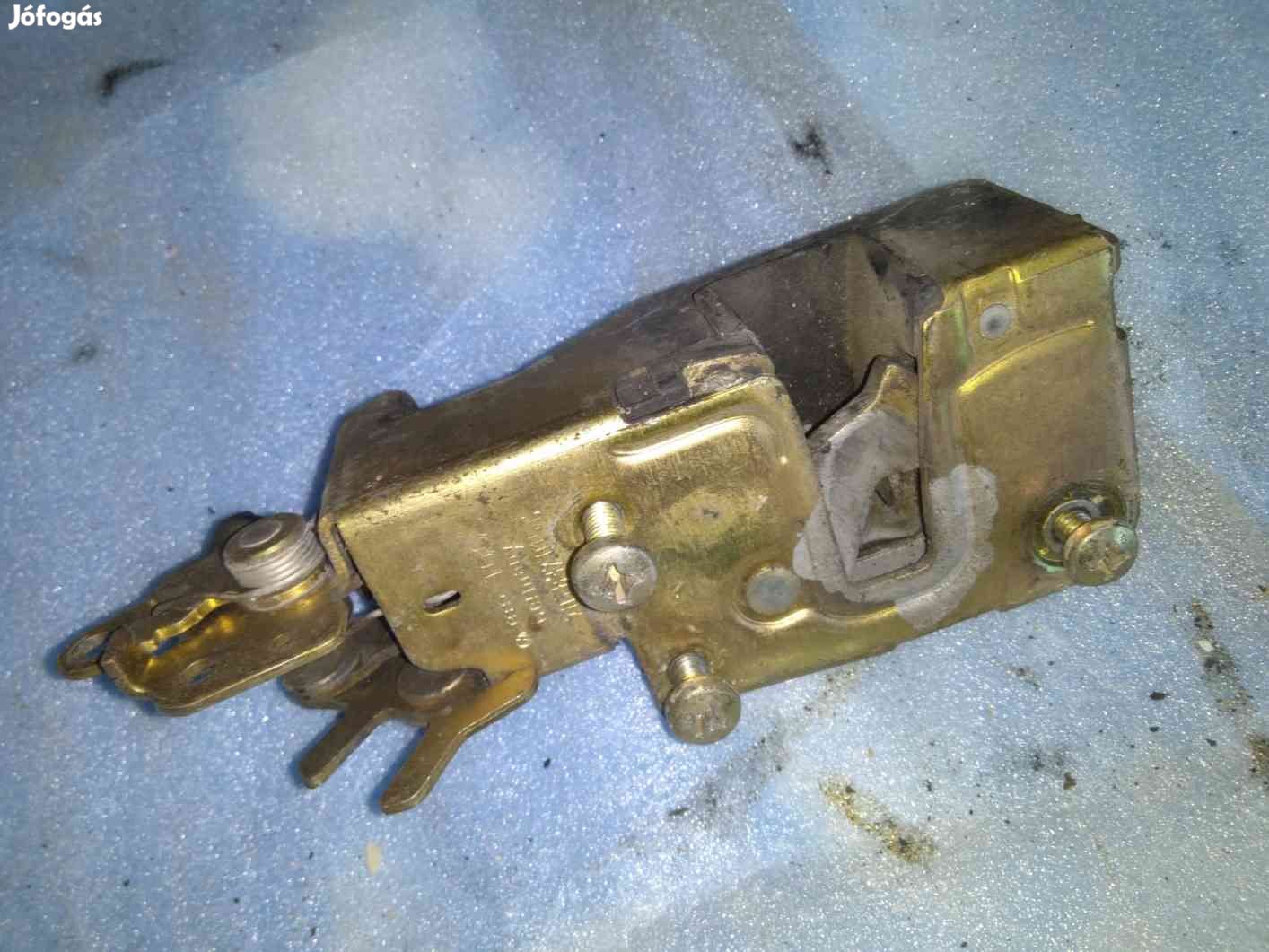 Volkswagen Transporter T4 91-03 Bal Első Ajtó Zárszerkezet