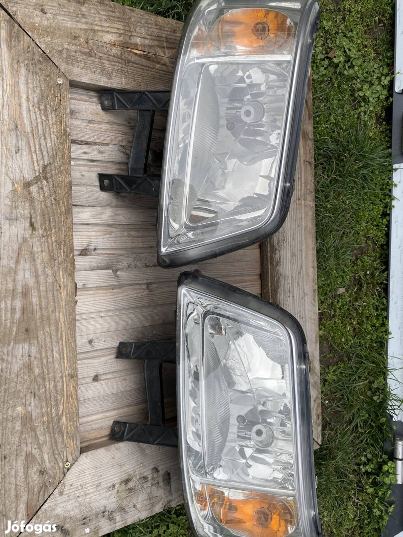 Volkswagen Transporter T5 gyári szép fényszóró