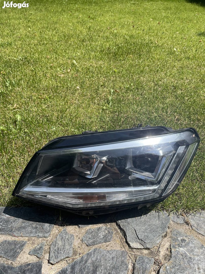 Volkswagen VW Caddy bal első fényszóró 2K1941031B Sérült 
