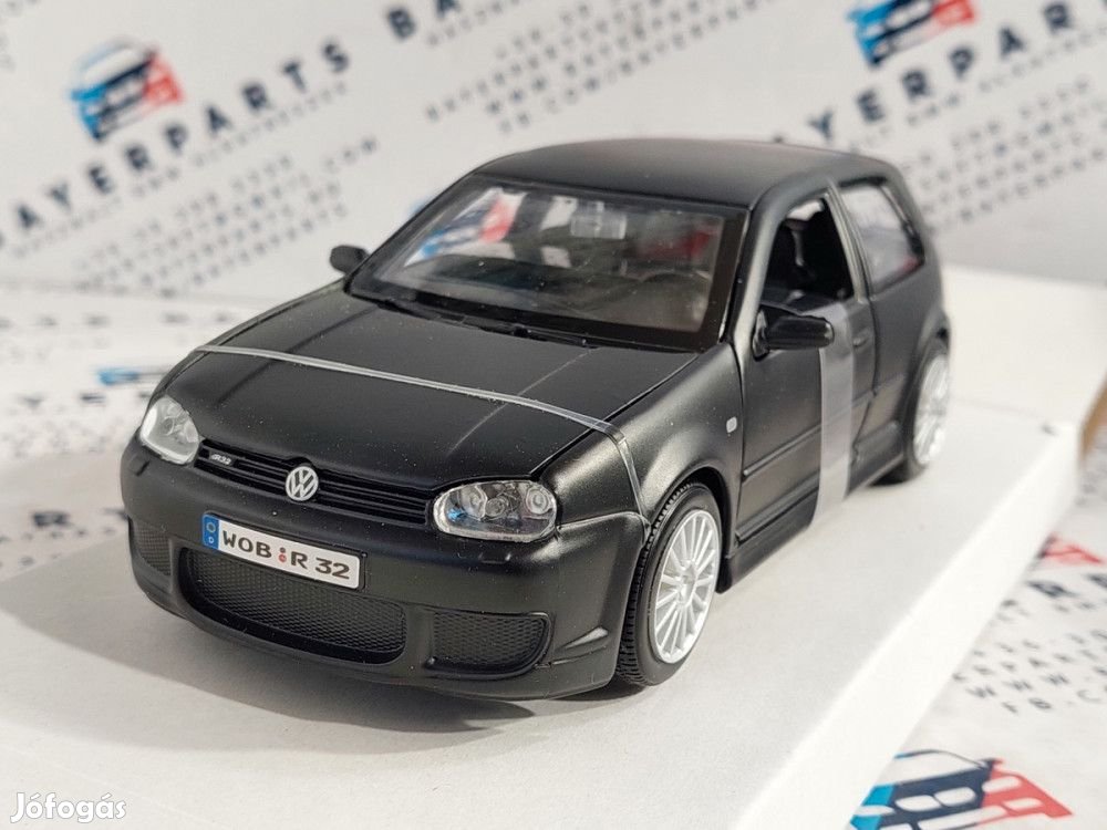 Volkswagen VW Golf 4 R32 - matt fekete -  Maisto - 1:24