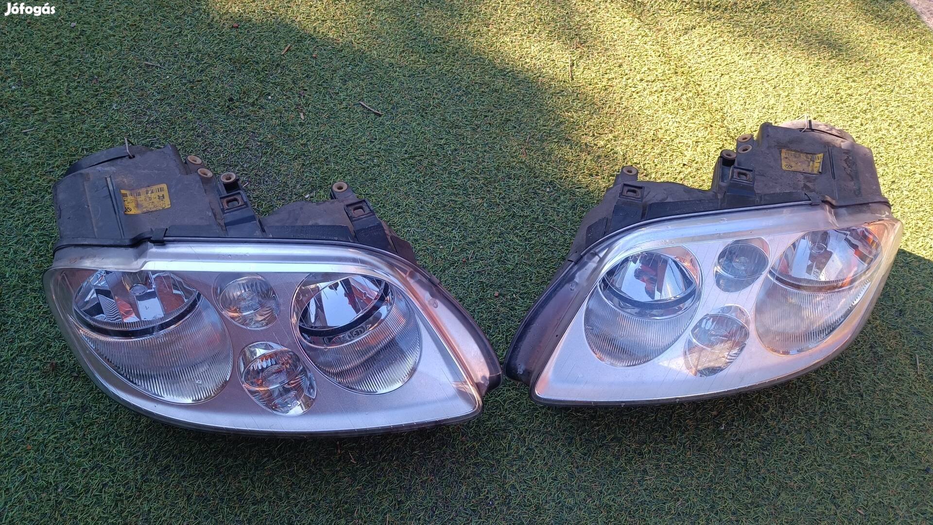 Volkswagen VW Touran első fényszóró lámpa pár gyári