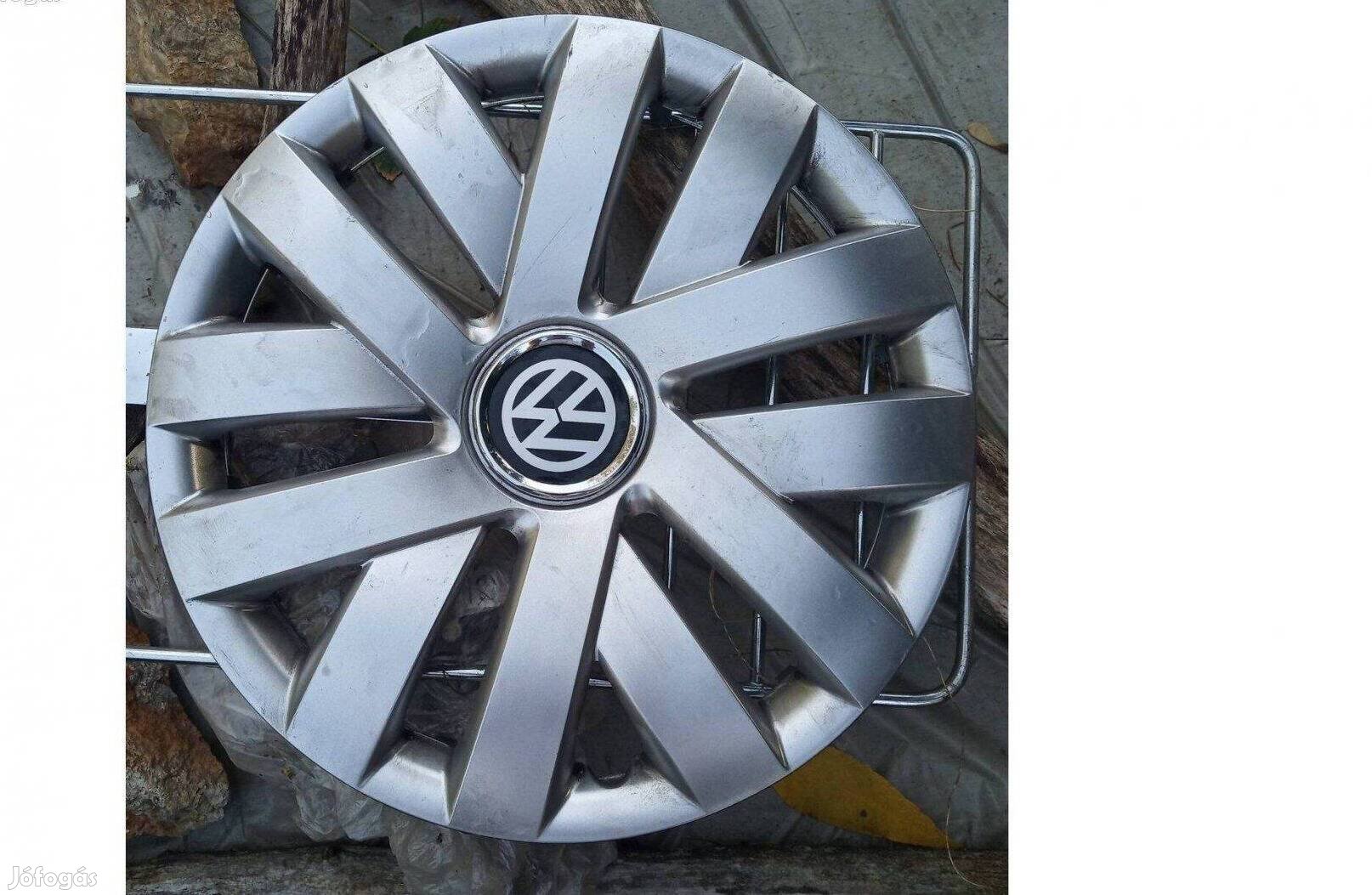 Volkswagen VW ezüst színű dísztárcsa '14 colos. Kódja: 216 Sjs 14