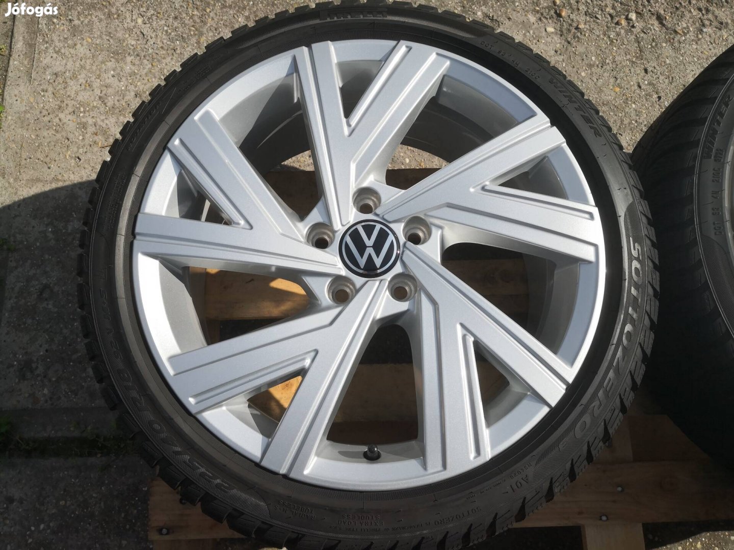 Volkswagen "Bergamo" 18-as Golf 8 télikerék