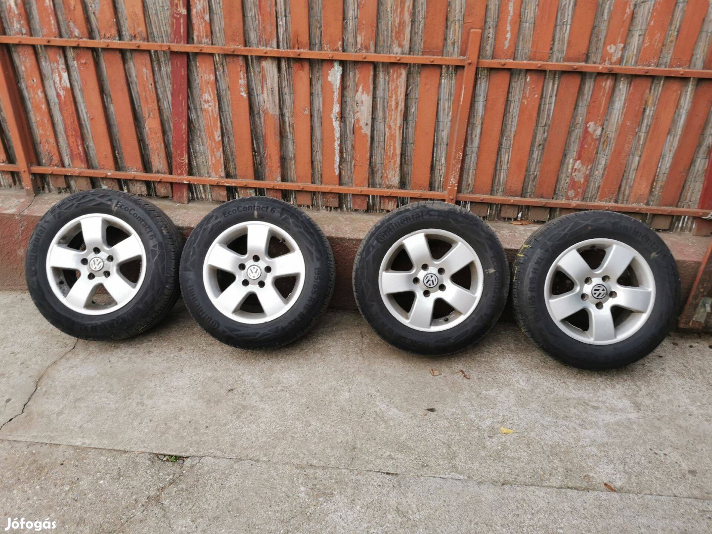 Volkswagen alufelni 15" Continental 195/65/15 nyári gumikkal