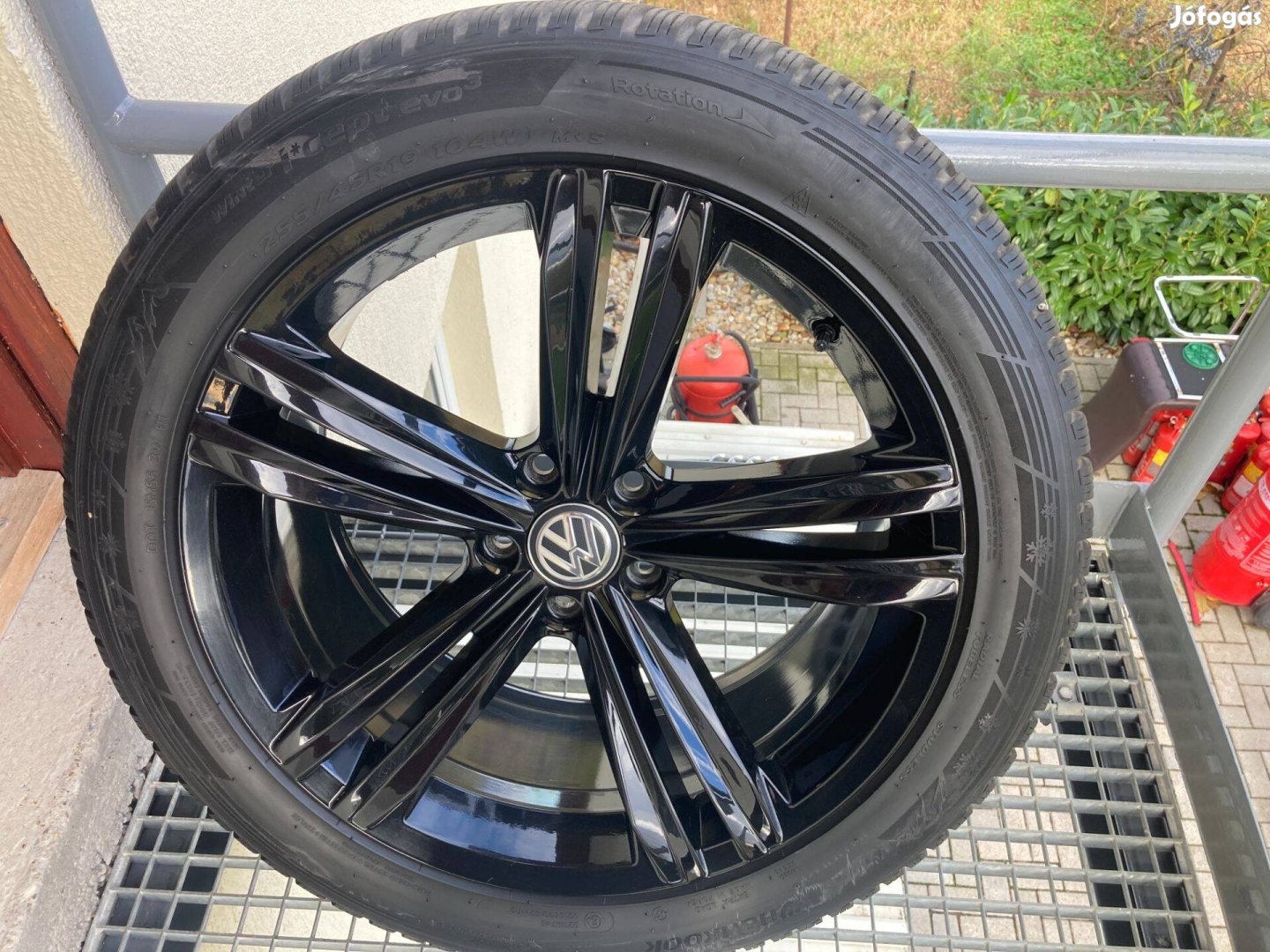 Volkswagen alufelni 5NA601025E 255/45R19 téli gumival