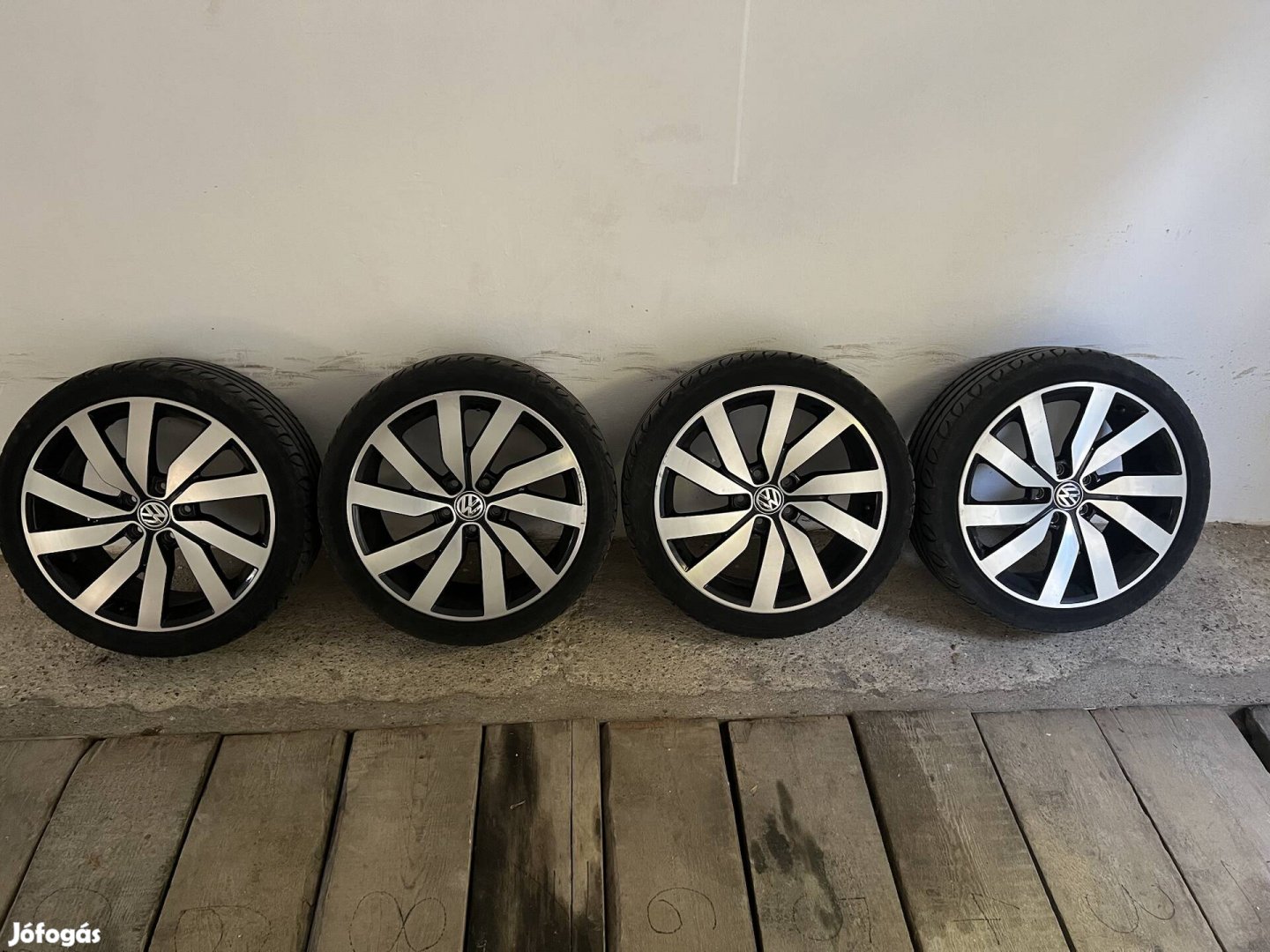 Volkswagen felni szett 5x112 225 40 R18 2022 es nyári gumik