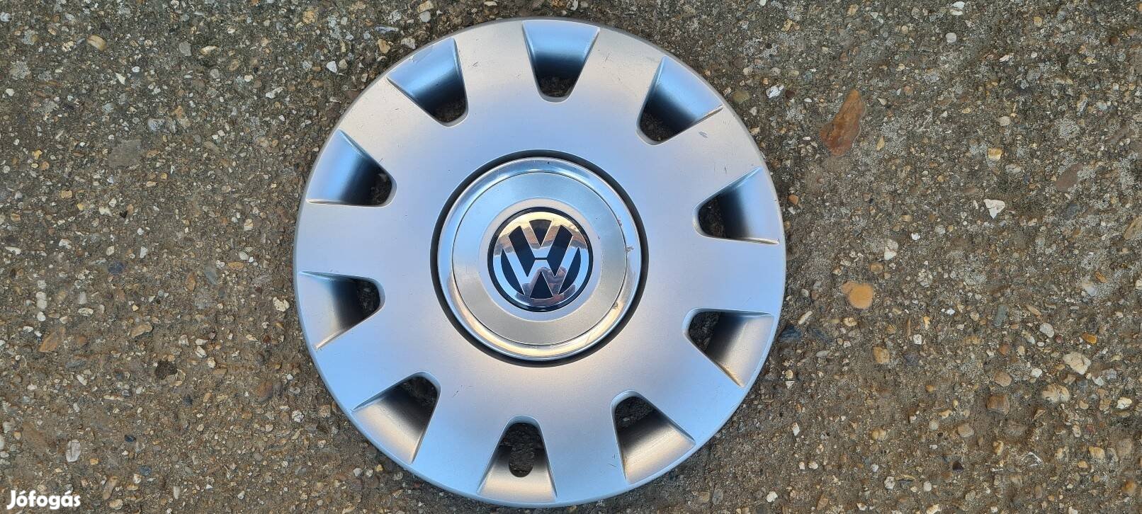 Volkswagen gyári 15" ezüst dísztárcsa.