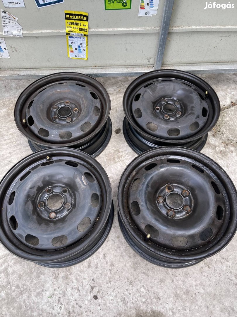Volkswagen lemezfelni 15 coll , dísztárcsákkal