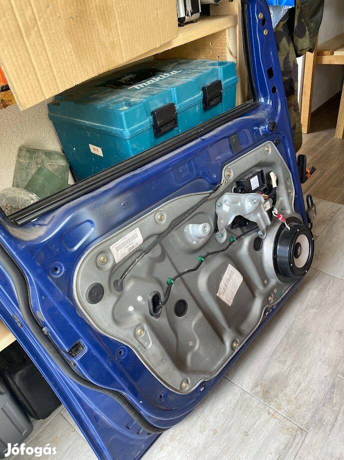 Volkswagen touran (1t1) sofőr(bal első) menetirányszerinti ajtó. Kék