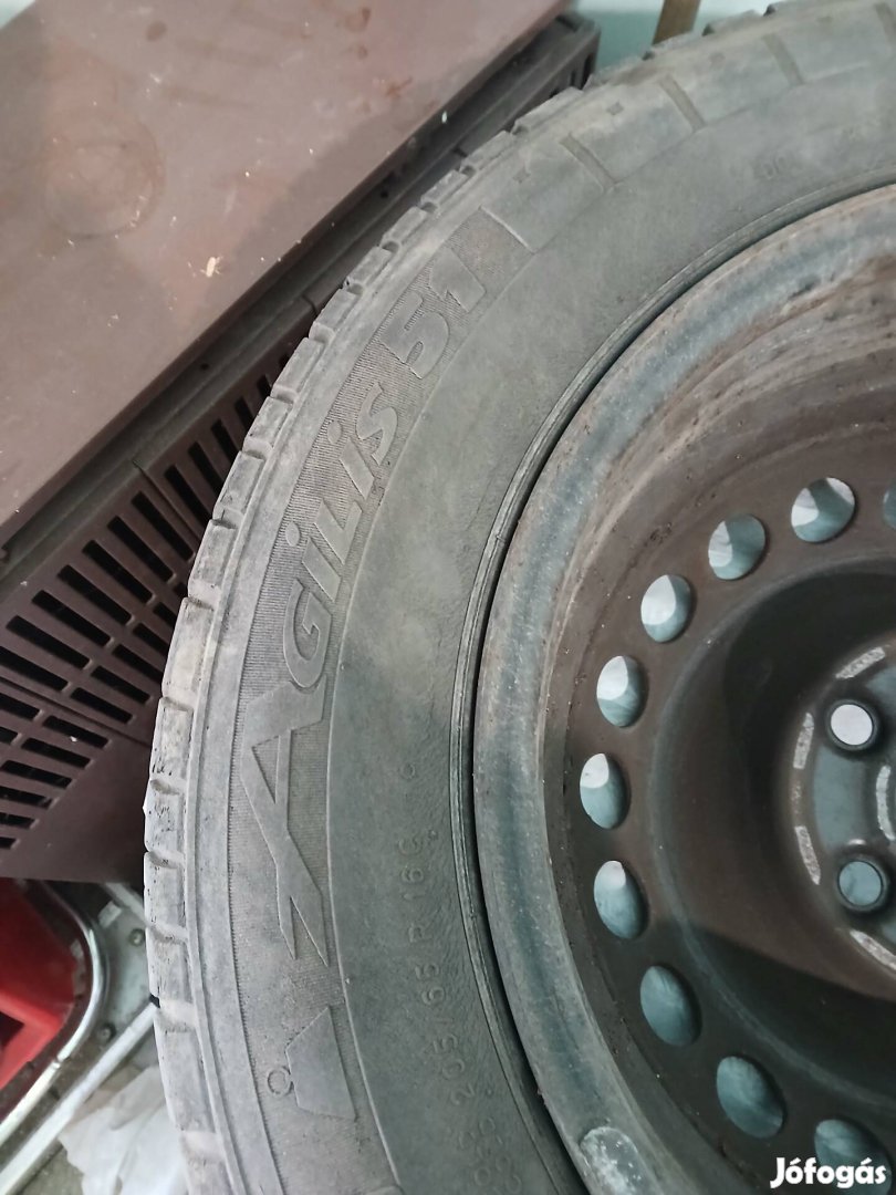 Volkswagen transporter autó gumi 