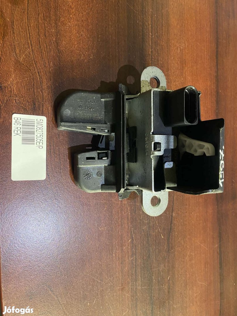 Volkwagen GolfTiguan csomagtérajtó zárszerkezet 5M0827505E