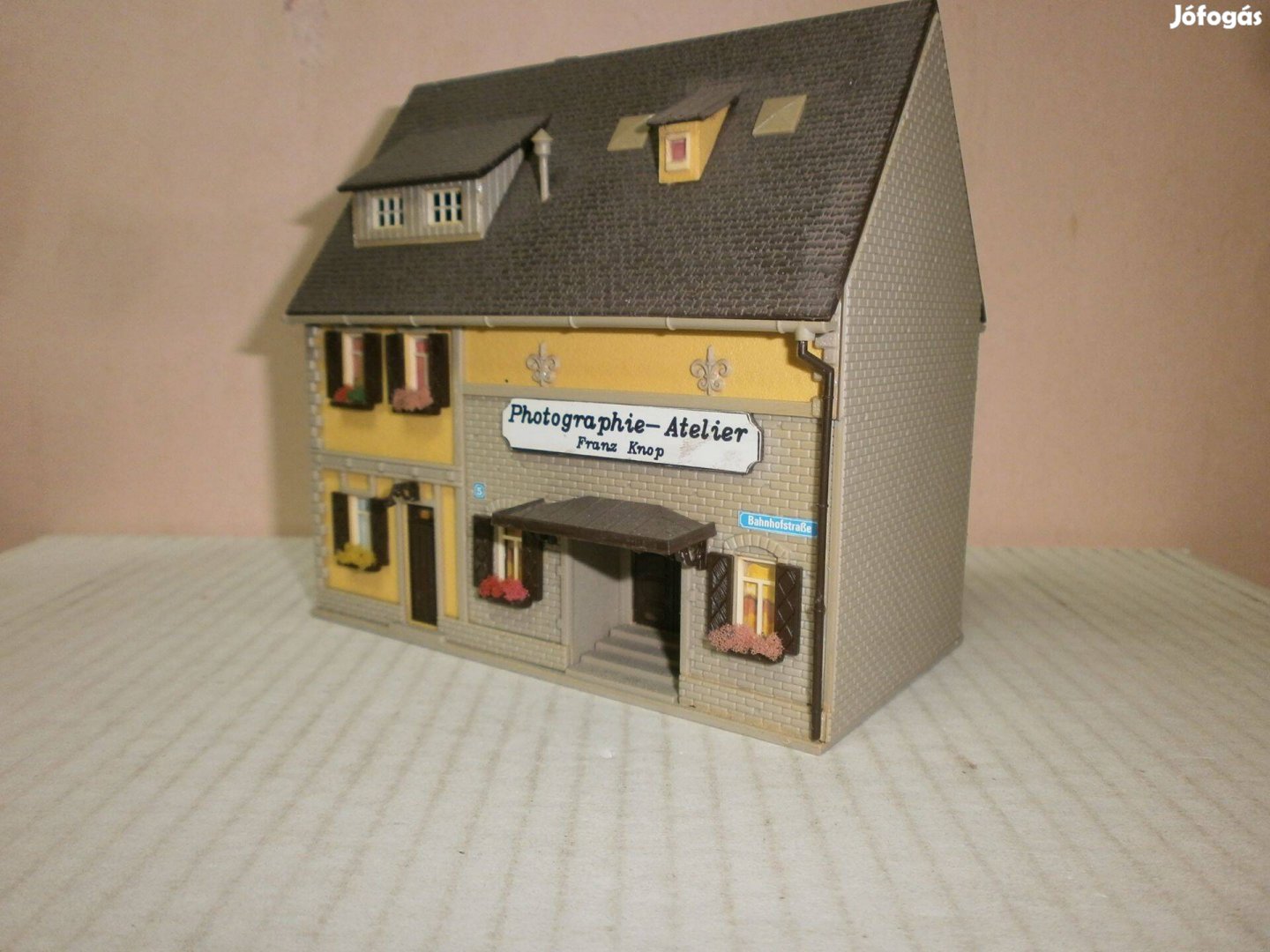 Vollmer -városi lakóház üzlettel 1:87 - ( F-68)