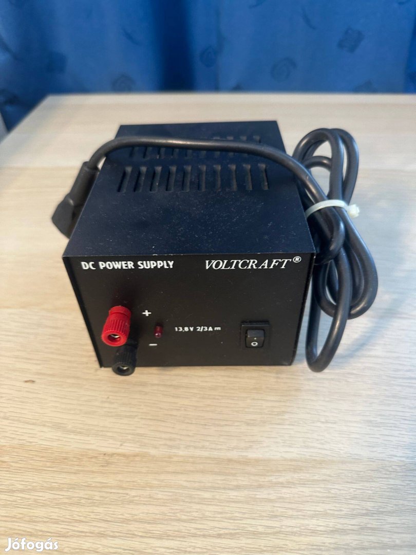 Voltcraft FSP-1132 13.8V és 2A tápegység