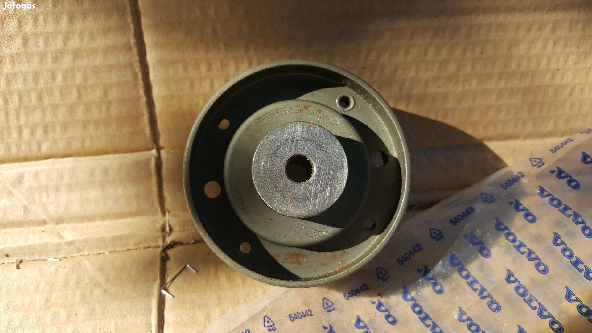 Volvo 1257120 200 700 900 dízel vezérműszíj vezető