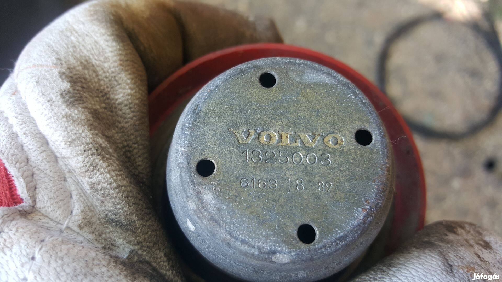 Volvo 1325003 240 740 760 940 960 zárható tanksapka