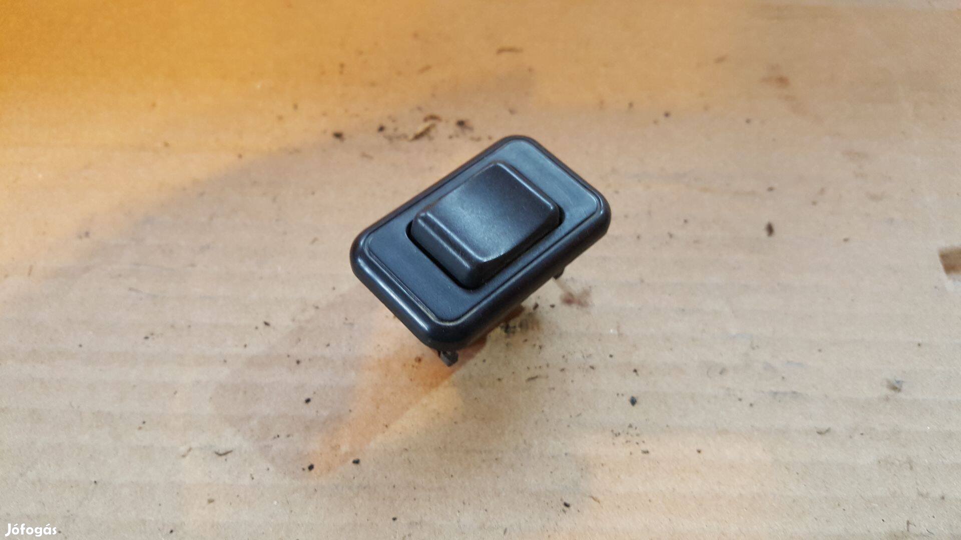 Volvo 1347061 740 760 940 960 hátsó ablakemelőkapcsoló