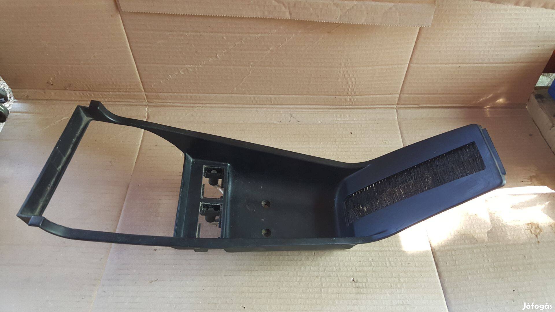 Volvo 1348166 700 900 középsőbox fedél
