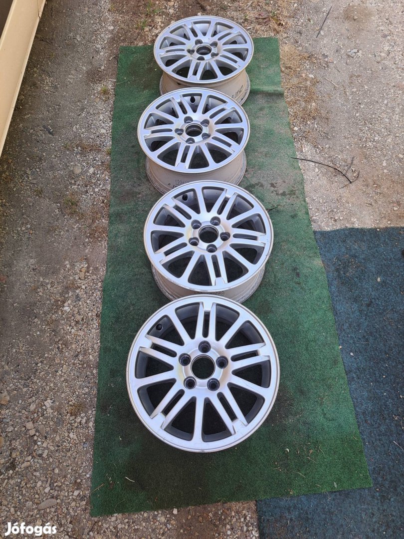 Volvo 15 colos felni.