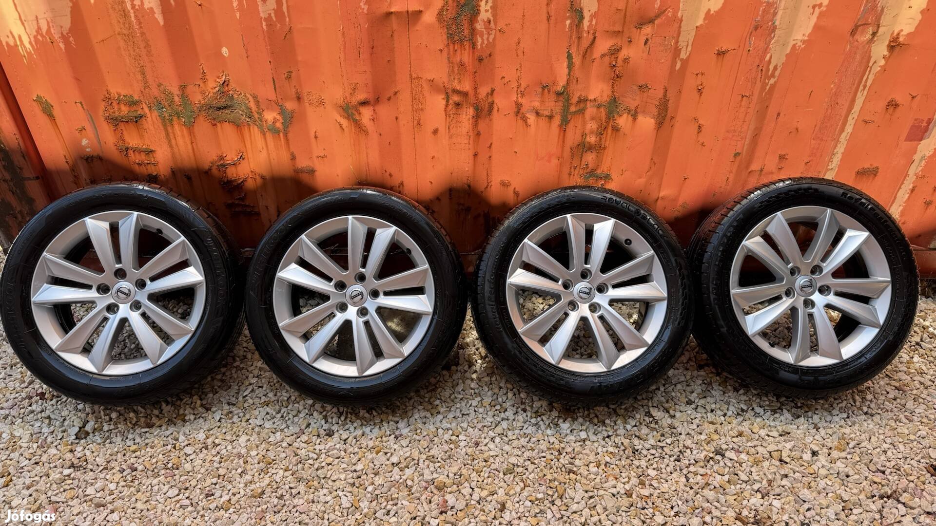 Volvo 17" gyári alufelni 225/50 gumival