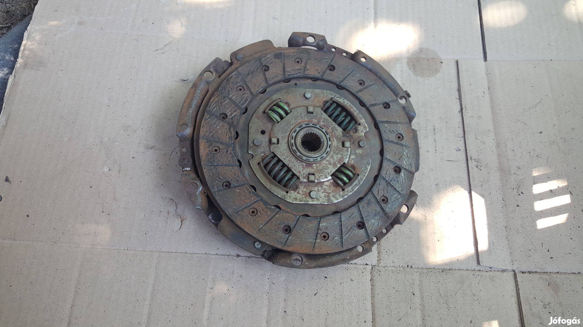 Volvo 272414 S40 V40 benzines kuplungtárcsa szerkezettel