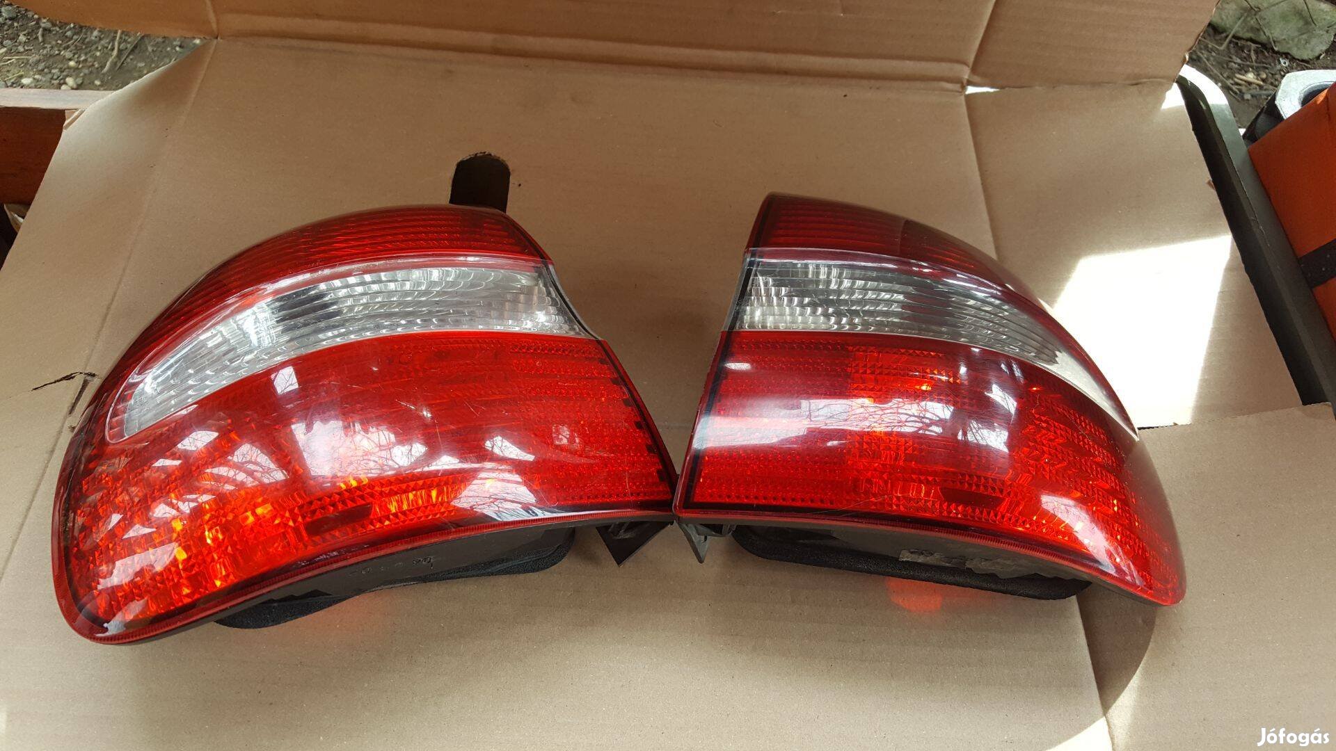 Volvo 30621887 30621888 V40 bal és jobb hátsó lámpa