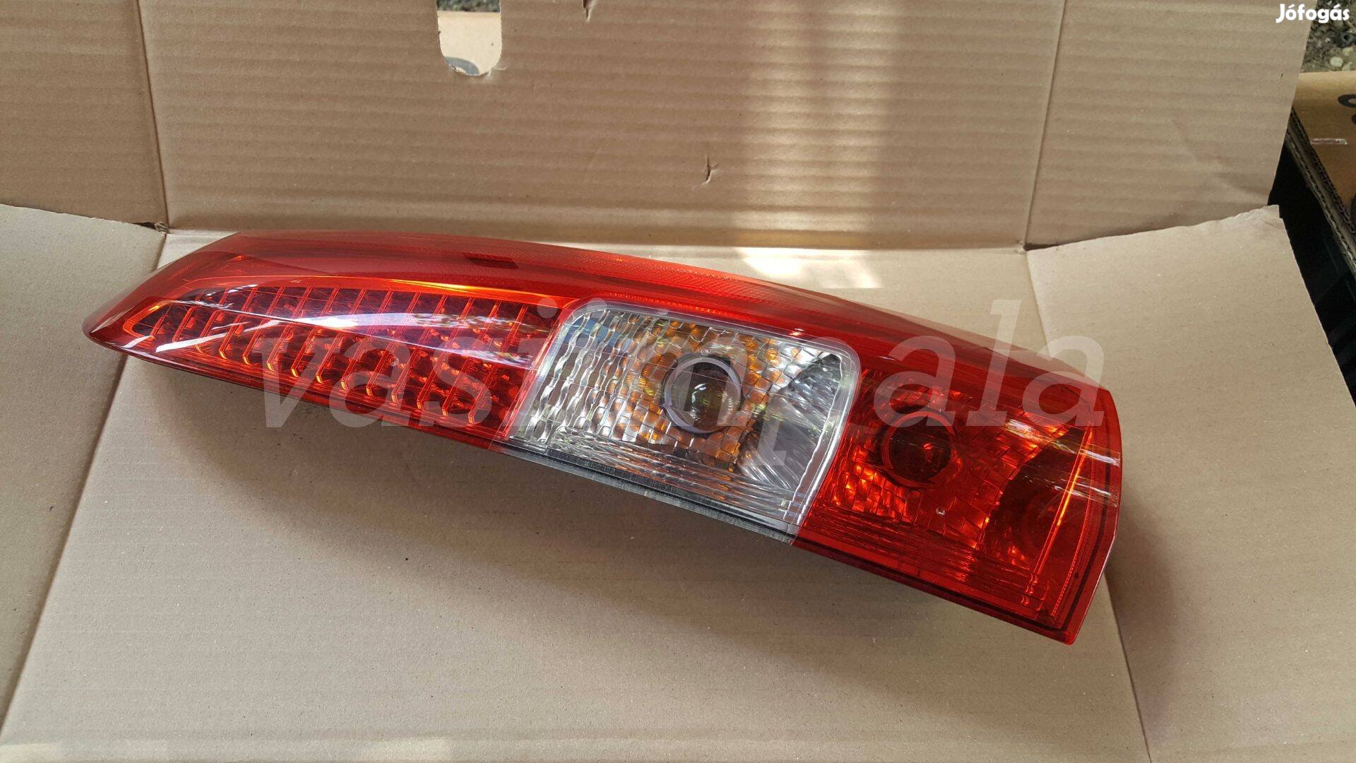 Volvo 30655375 V70 XC70 jobb felső lámpa