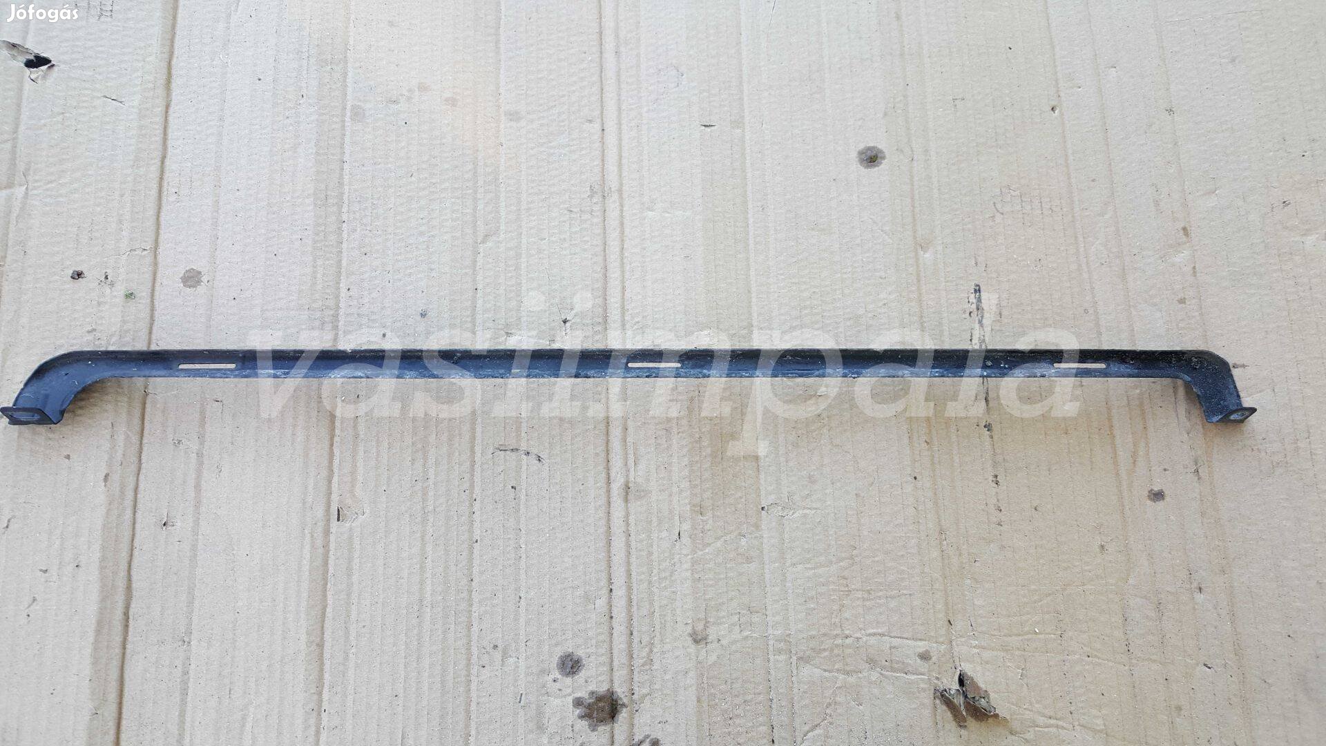 Volvo 30671117 S40 V50 C30 C70 intercooler merevítő