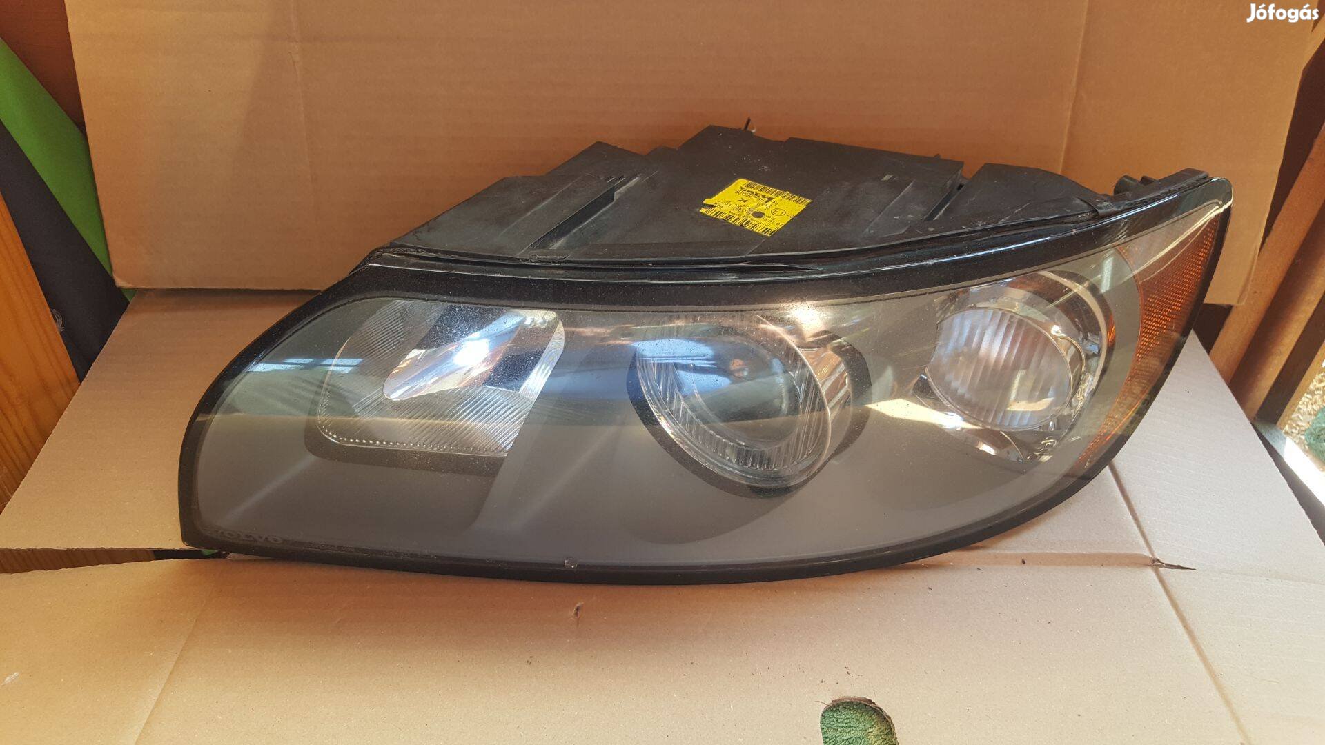 Volvo 30698885 bal halogén fényszóró