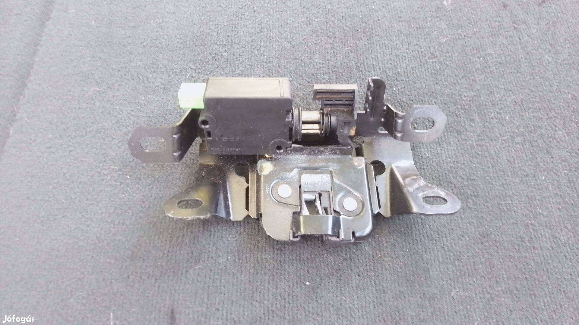 Volvo 30784739 C30 csomagtérzár