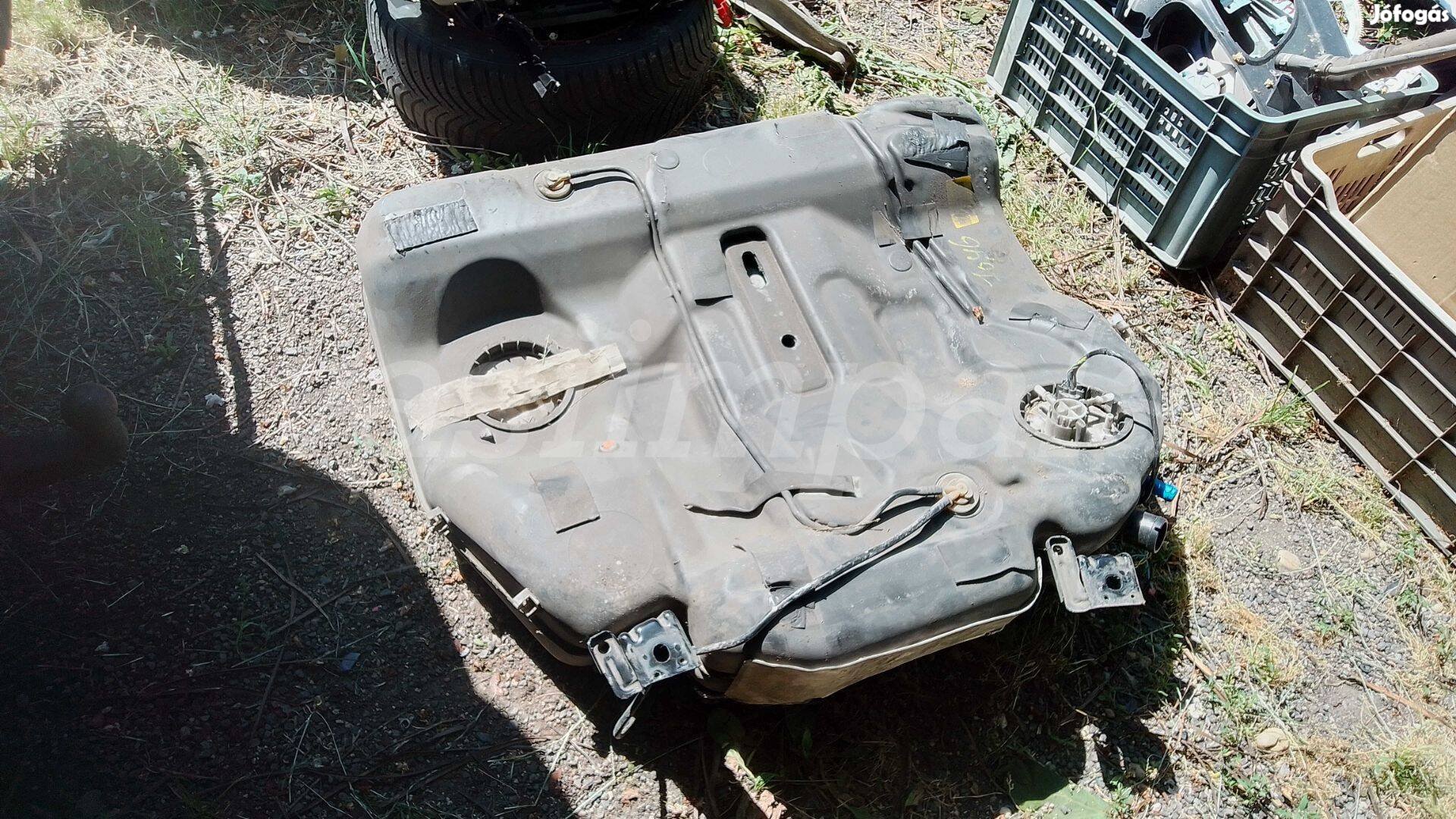 Volvo 30792701 S60 S80 V70 benzines üzemanyagtank