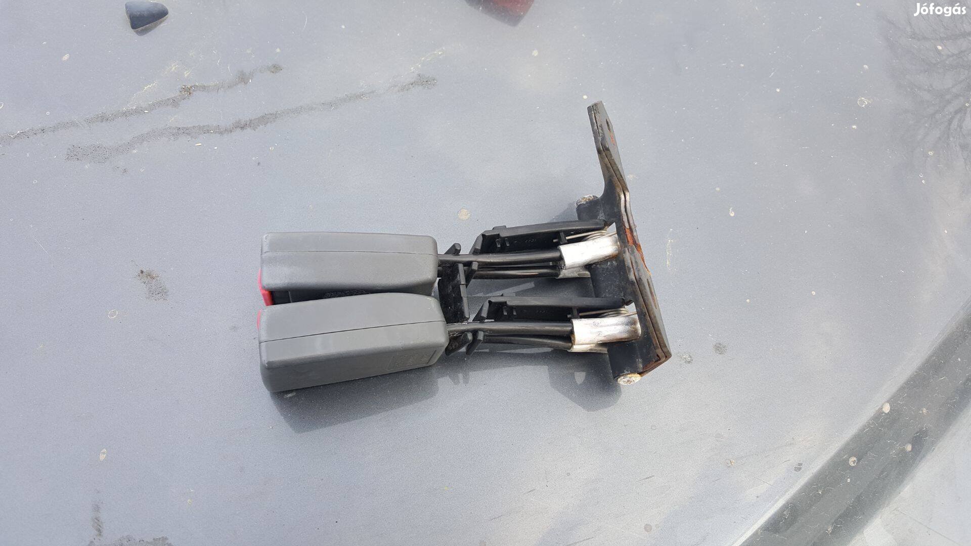 Volvo 30850008 S40 V40 hátsó biztonság öv csataljzat