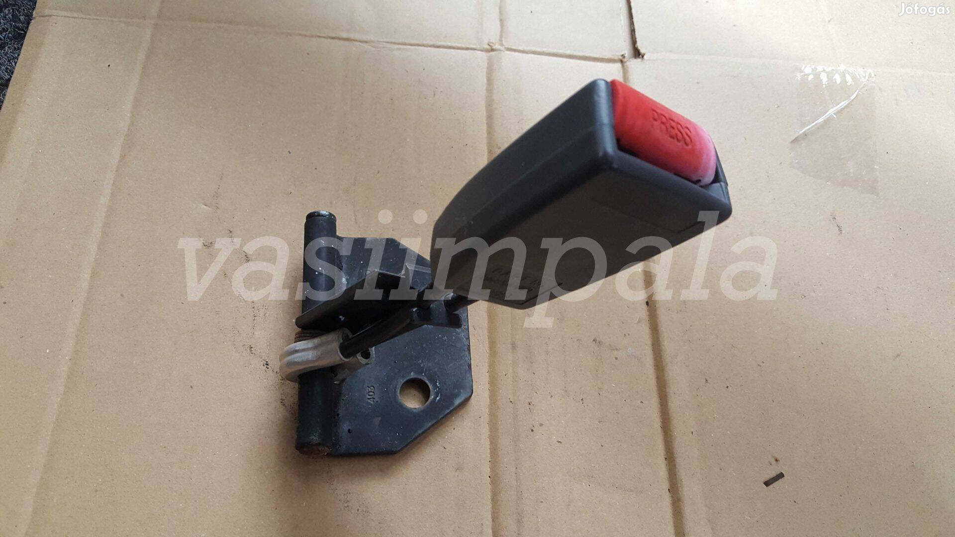 Volvo 30850009 S40 V40 hátsó biztonsági öv csataljzat