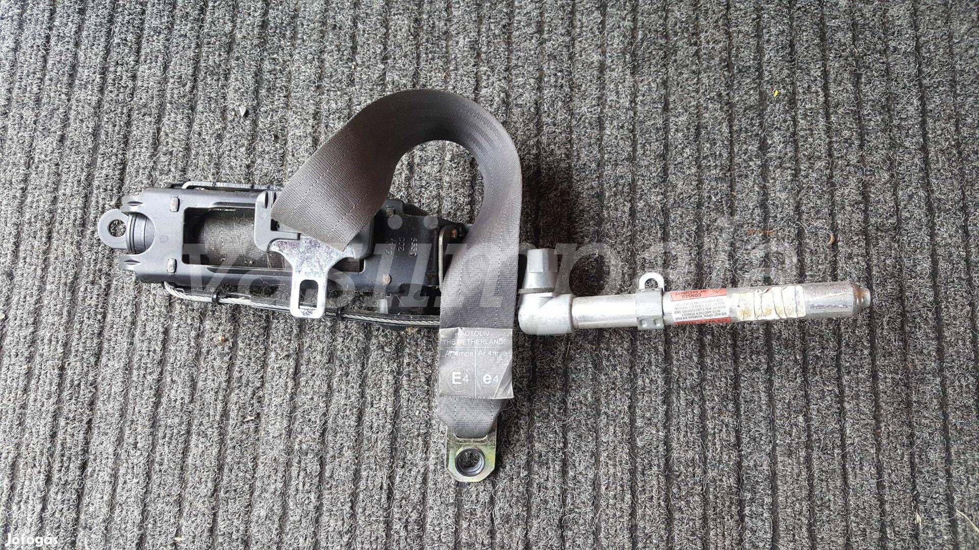 Volvo 30867233 S40 V40 jobb első biztonsági öv