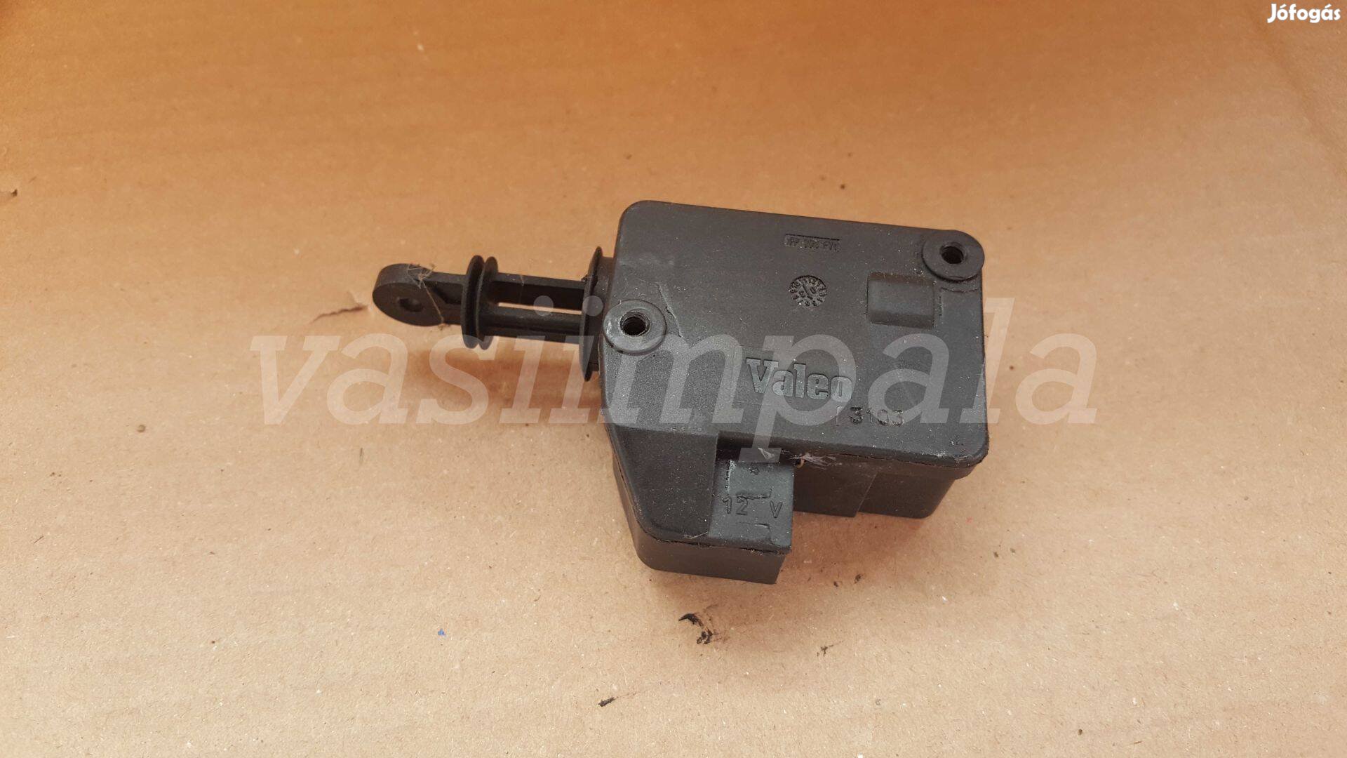 Volvo 30899699 S40 V40 csomagtérzár motor