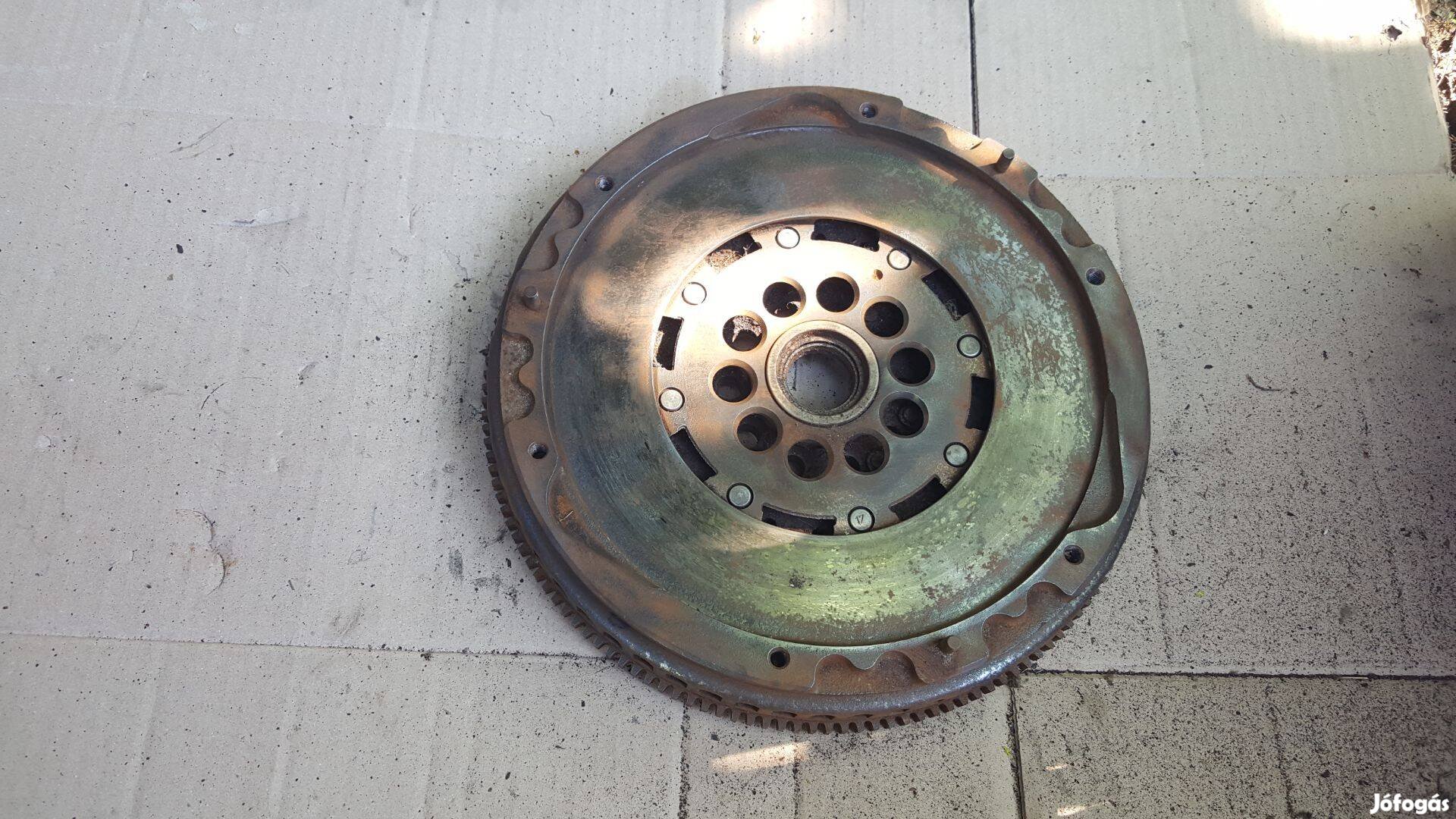 Volvo 31259331 S40 V40 stb benzines kéttömegű lendkerék
