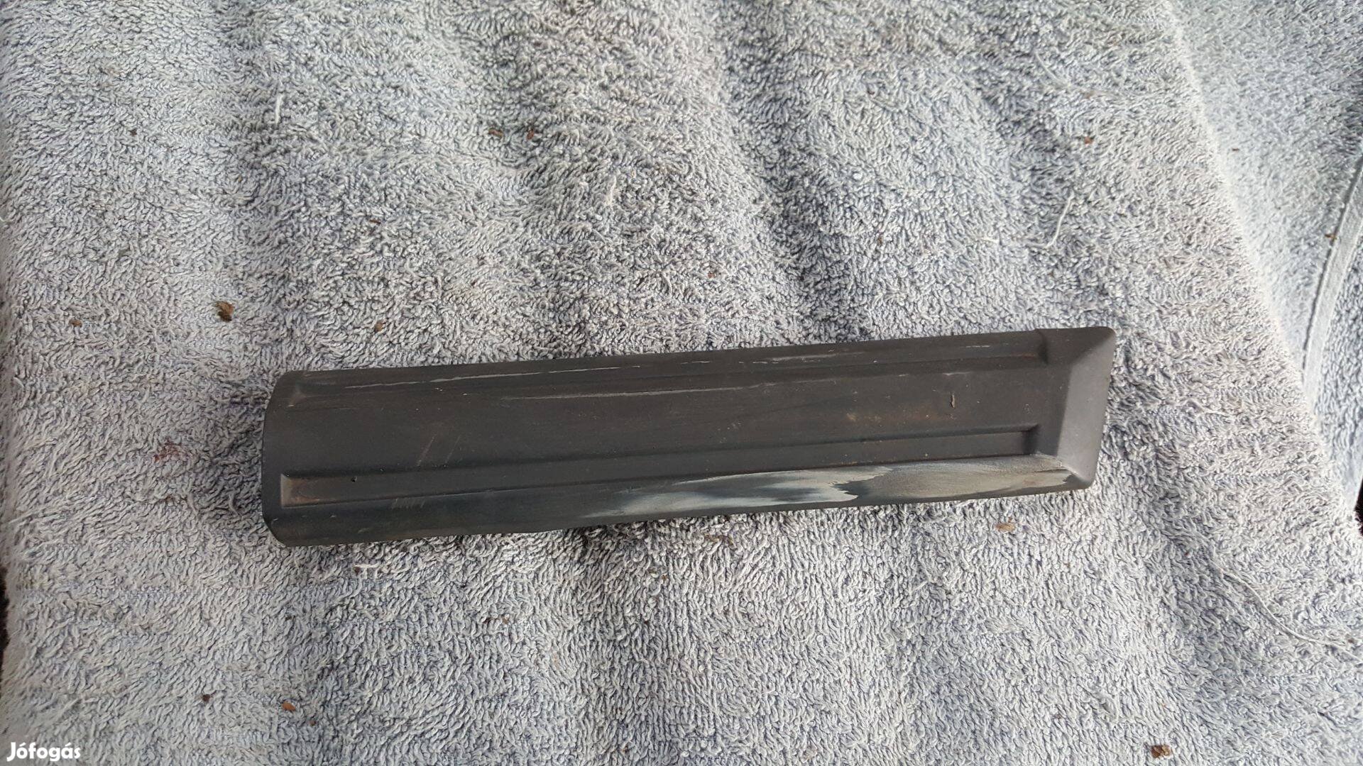 Volvo 3534215 700 900 jobb első sárvédő díszléc